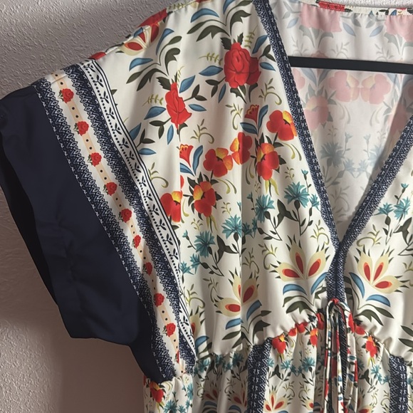 Floral V-Neck Women's Top - Picture 2 of 4